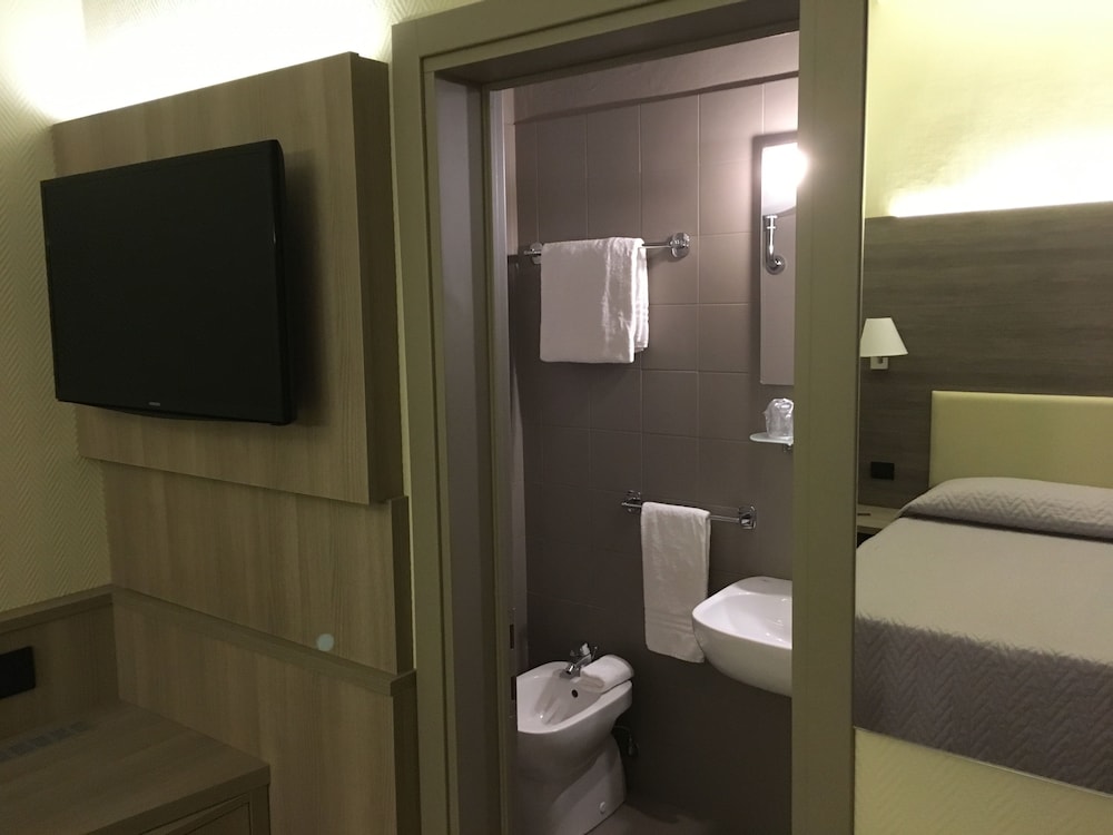 Hotel Est 42/42