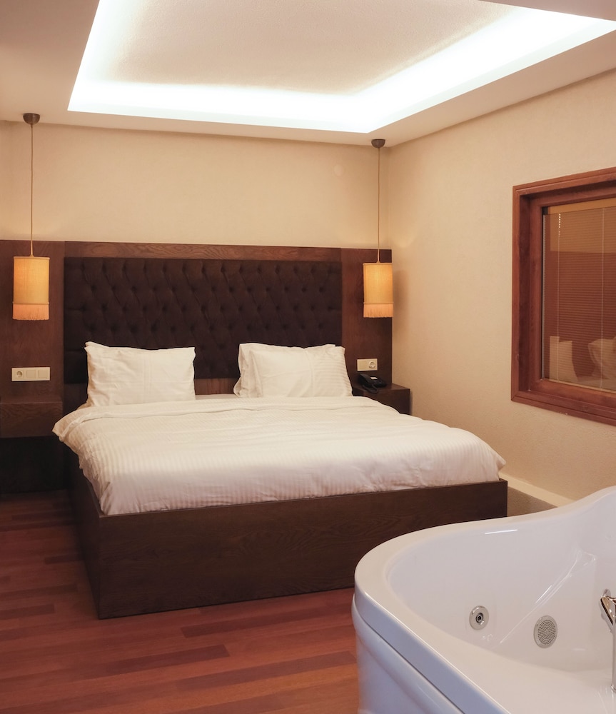 Phellos Suites 9/50