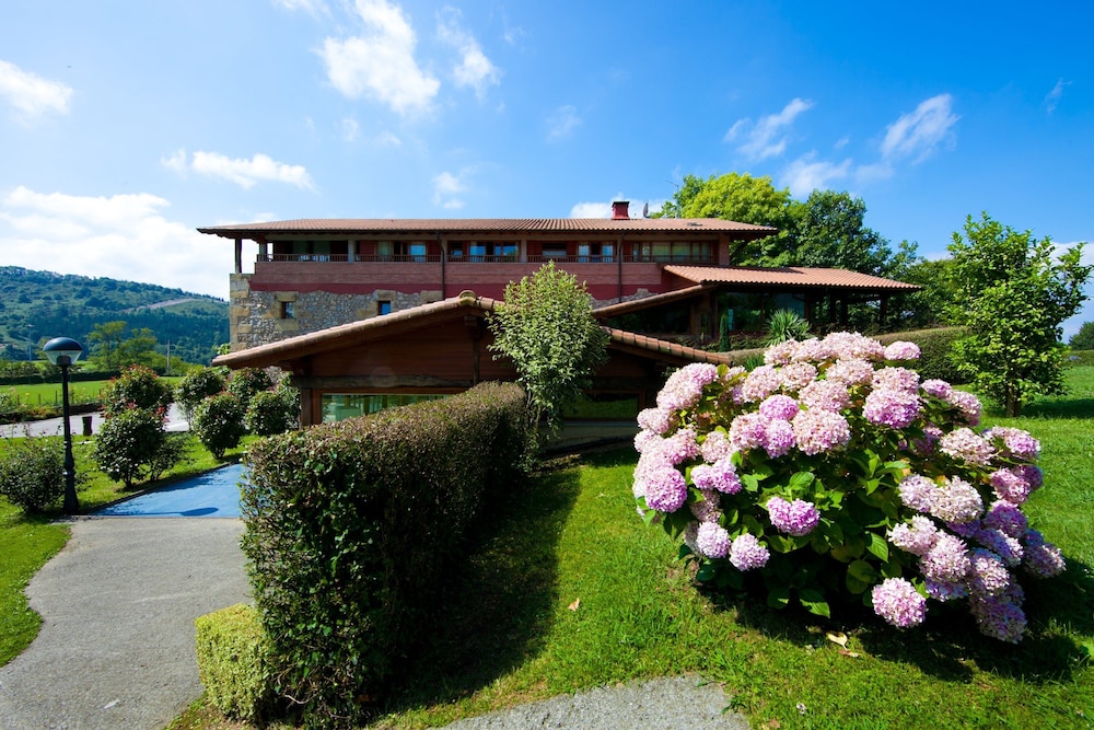 HOTEL USATEGIETA 7/50