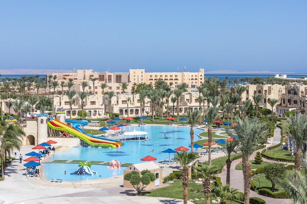 Royal Lagoons Aqua Park Resort And Spa 27/50