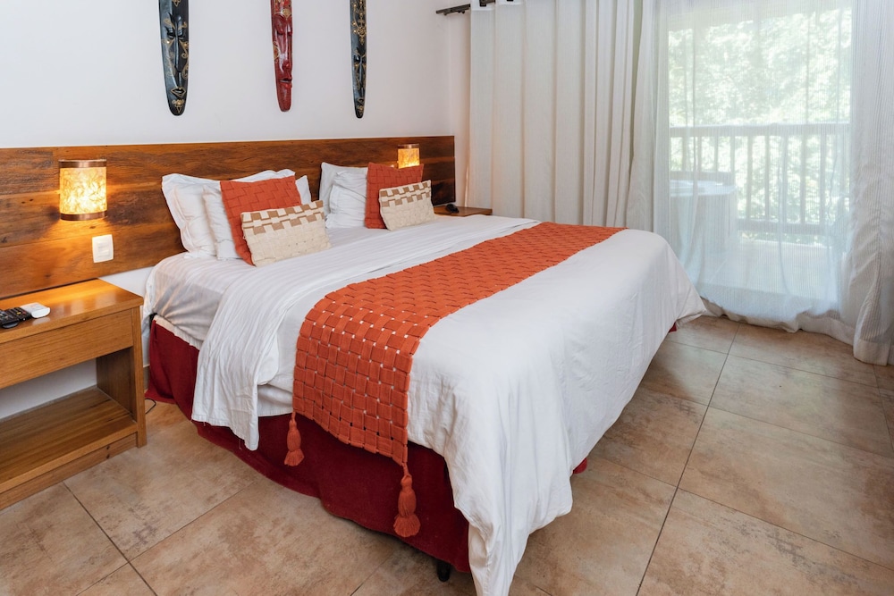 ROOM, DOUBLE BED, JETTED TUB