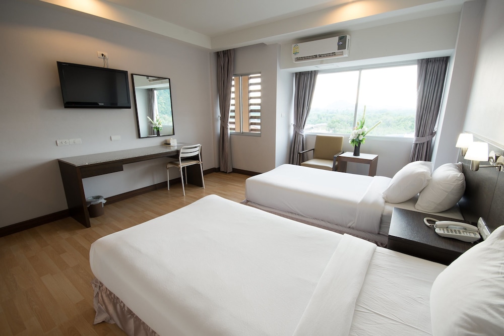 Sinkiat Buri Hotel 37/67