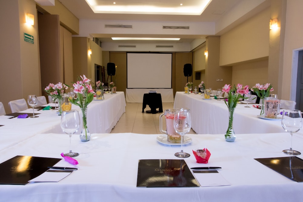 Hotel Mision Grand Valle De Bravo 41/50