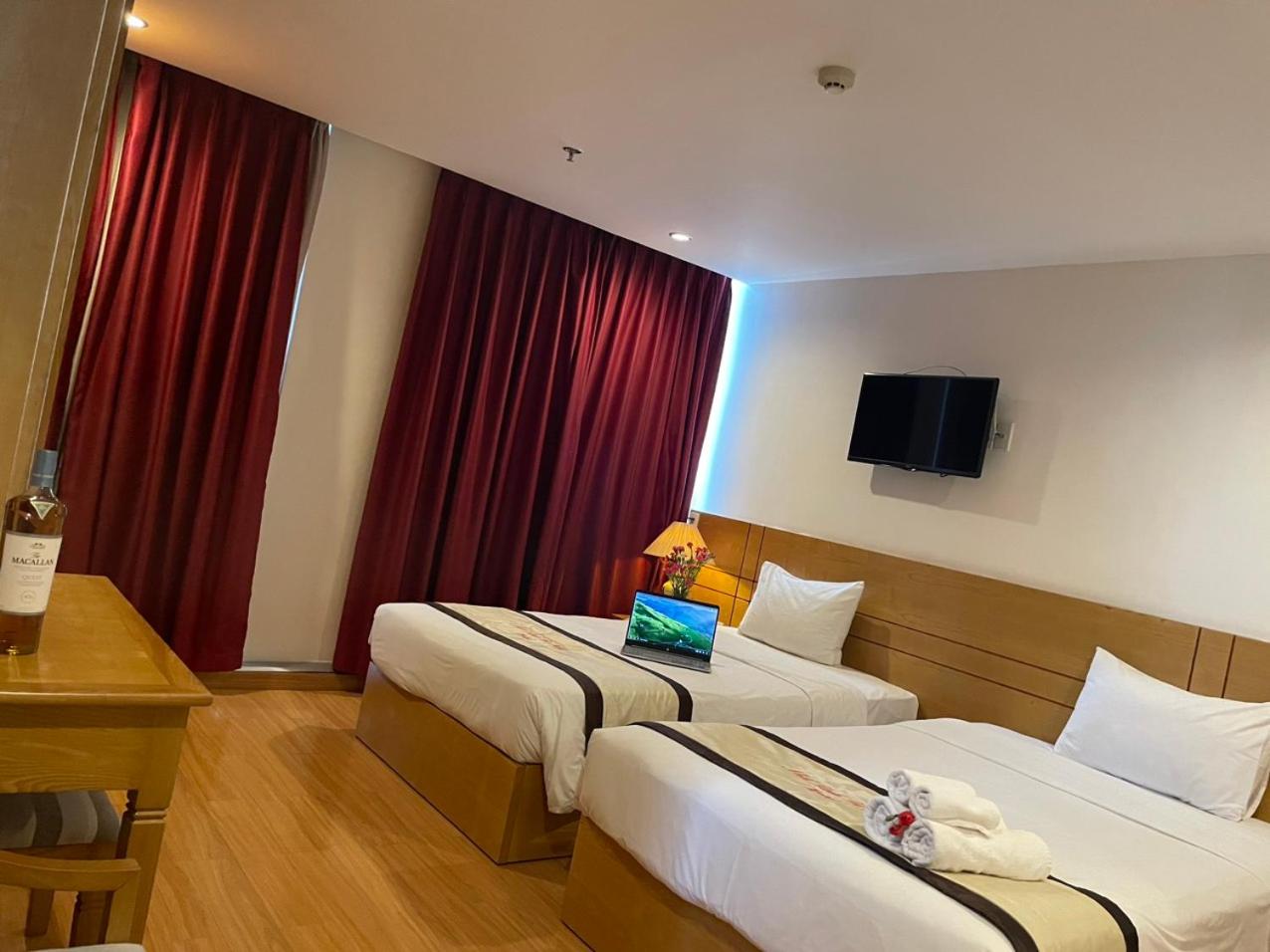 Family, Double and Twin Beds, River View
