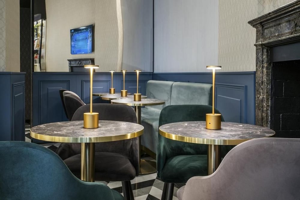 London Hotel 54/64