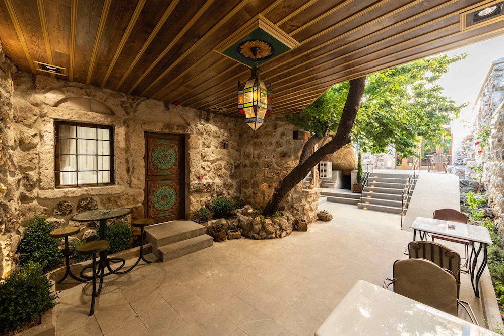 Foremanson Cave Hotel 30/50