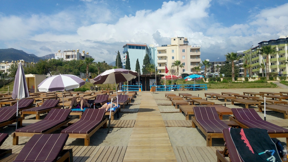 Monte Carlo Hotel 36/50