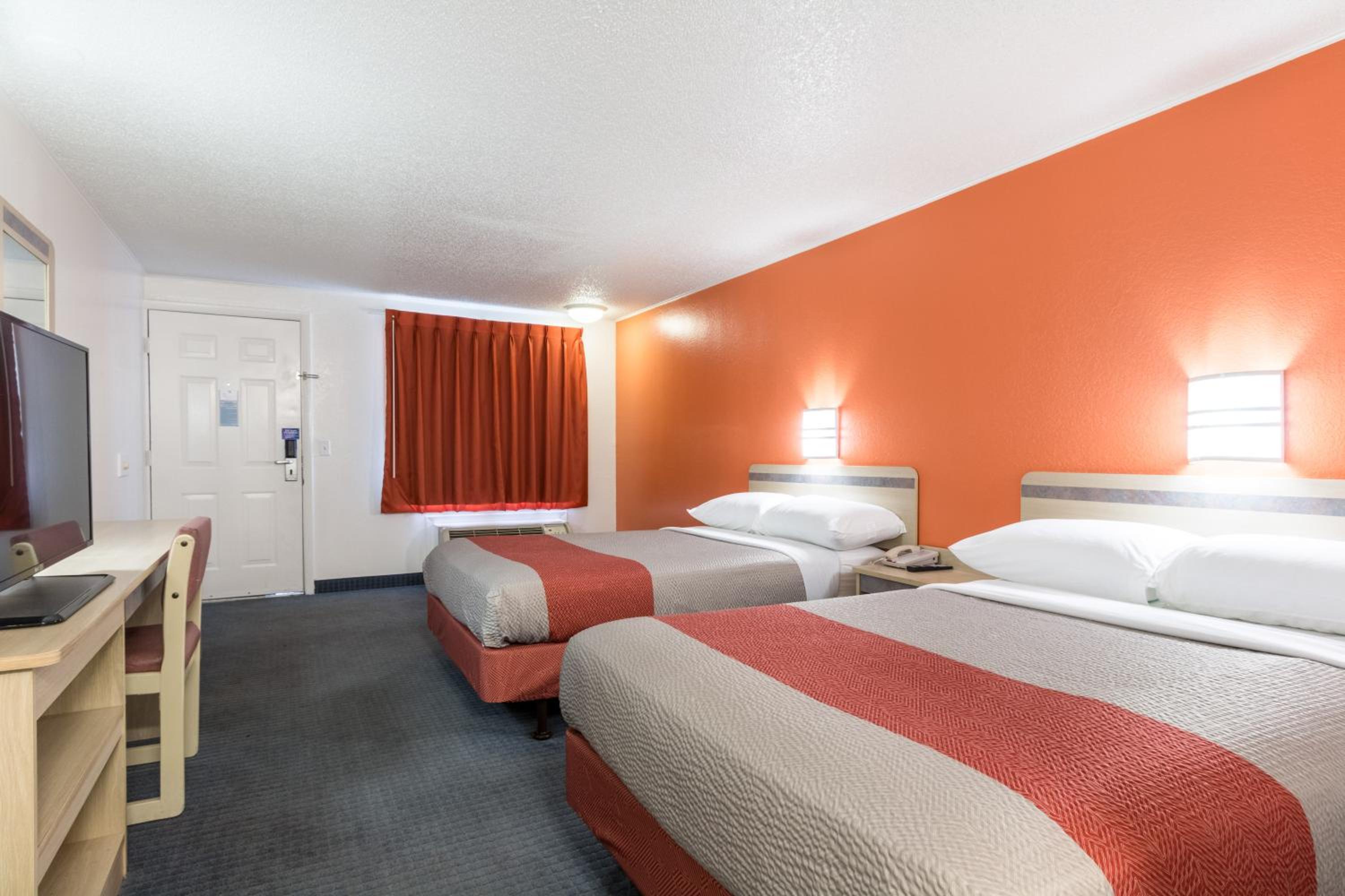 Travelodge by Wyndham Lansing MI 12/21