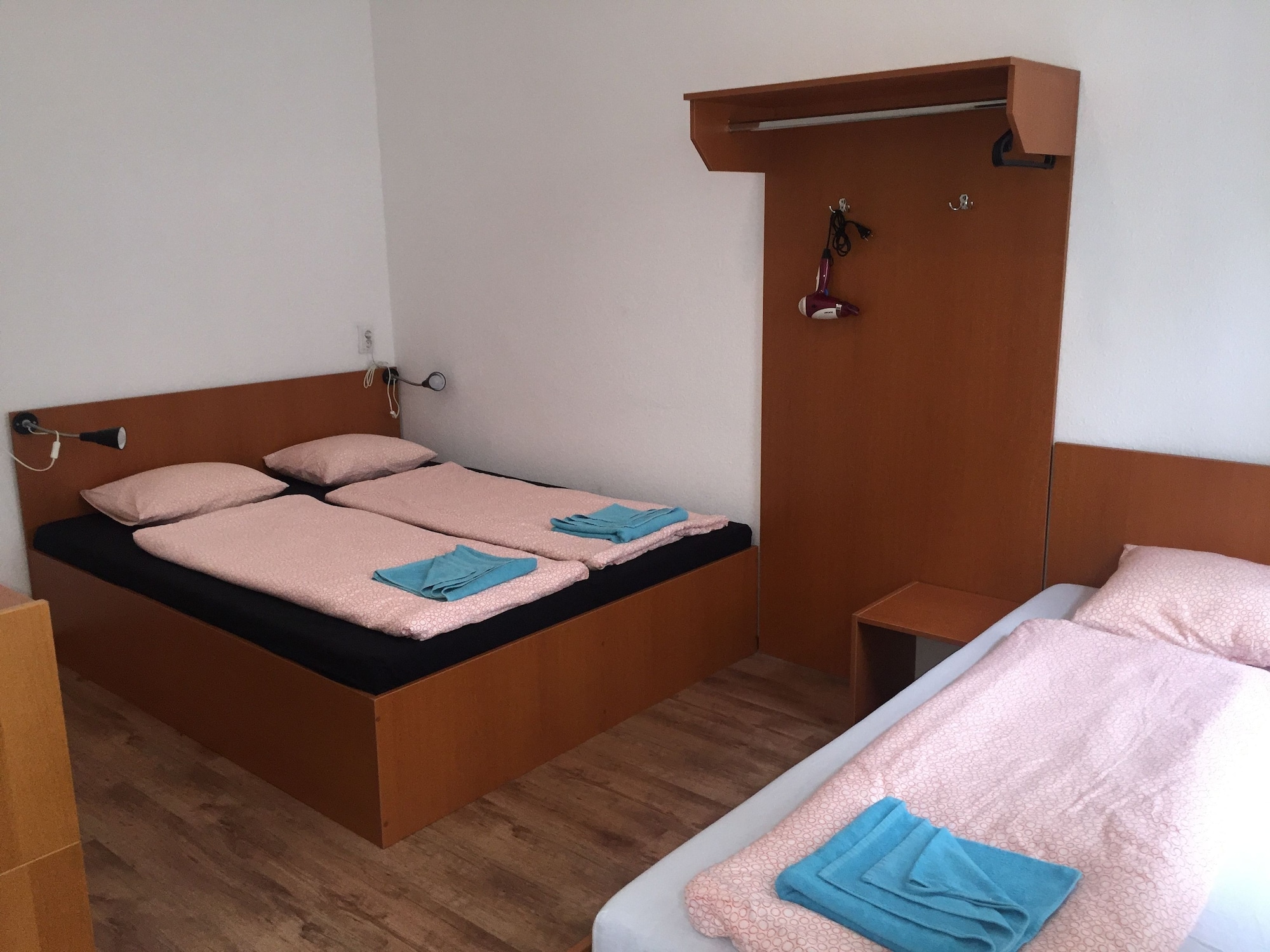 CLASSIC, STUDIO, KITCHENETTE