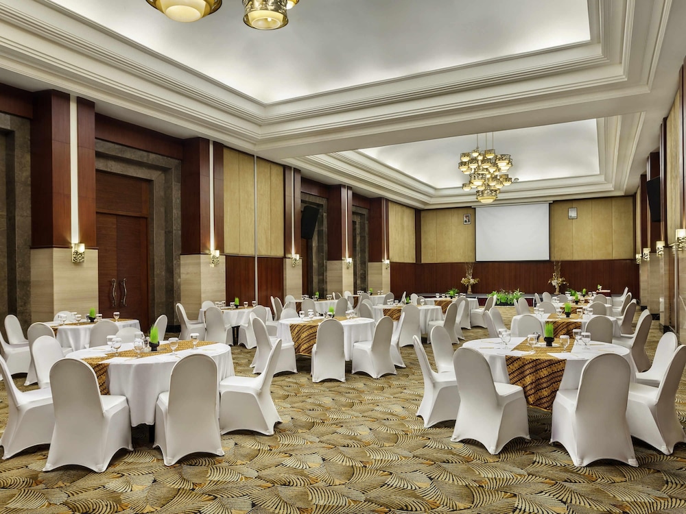 NOVOTEL SEMARANG 67/76