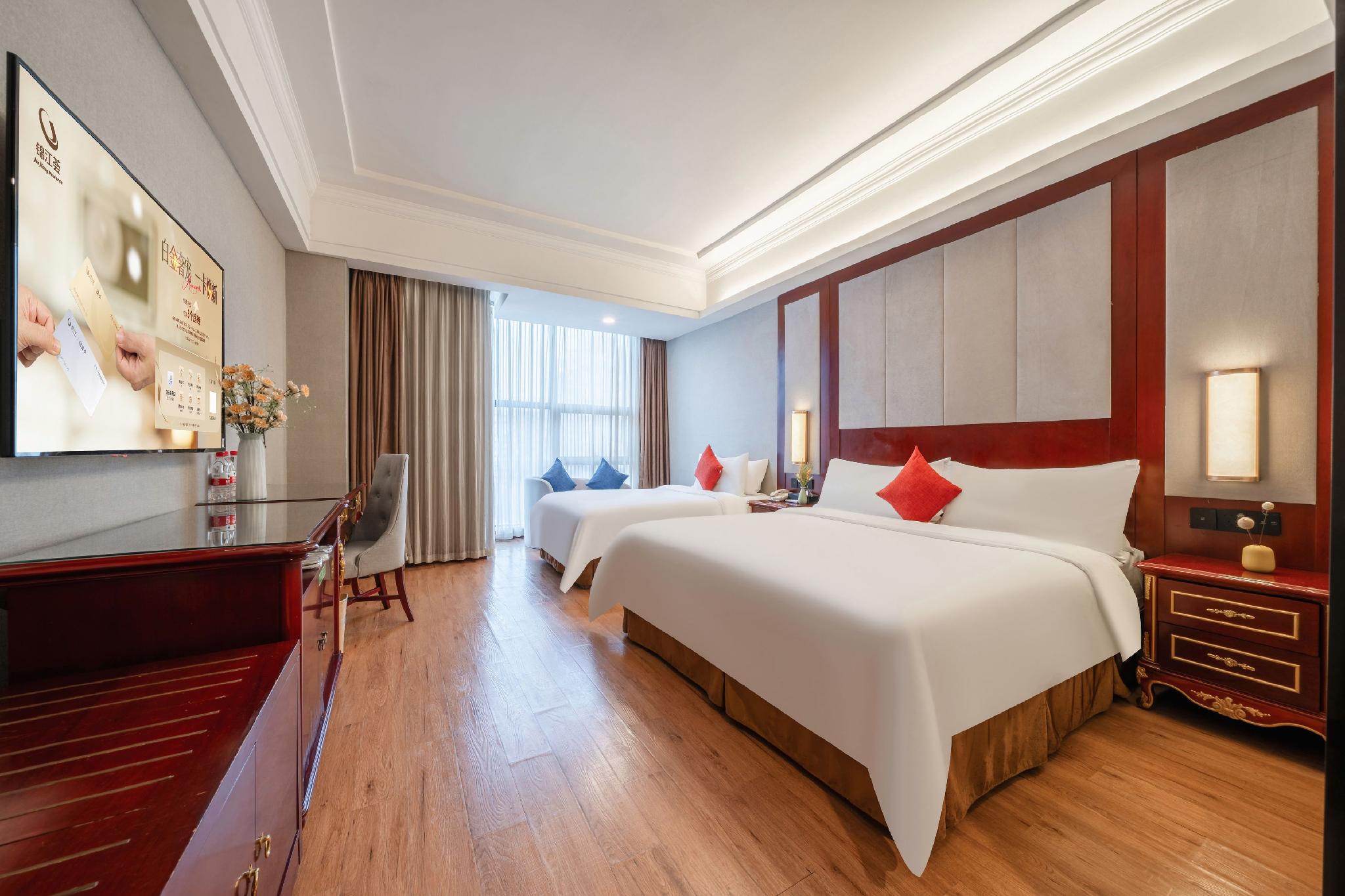 Vienna International Hotel (Shanghai Hongqiao National Exhibition and Convention Center Caobao Road) 33/47
