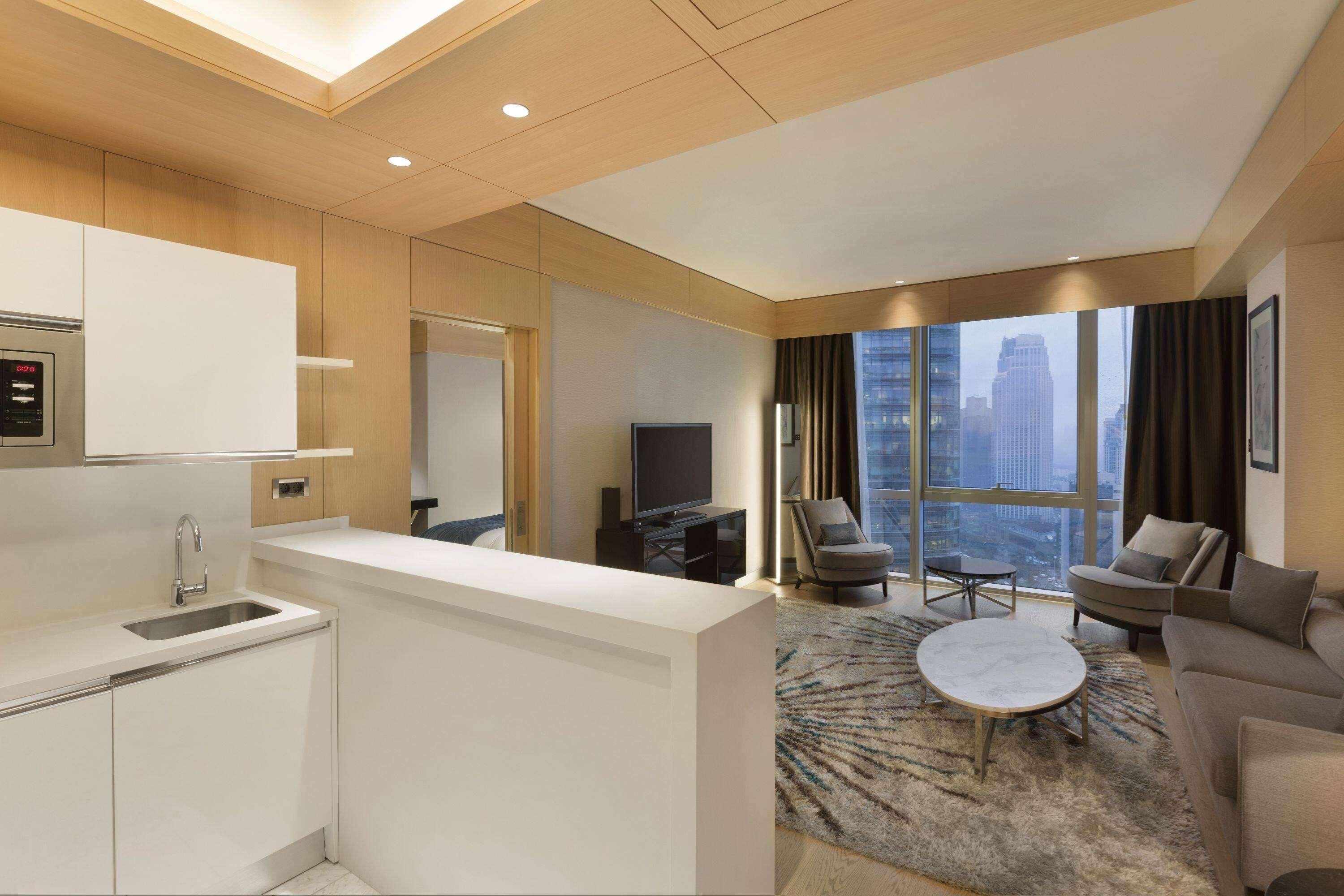 Senior, Suite, King Bed, Partial Sea View