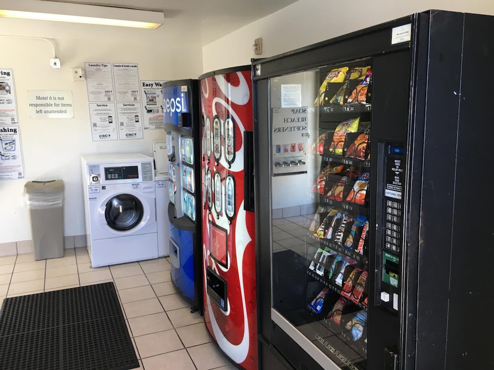 Motel6 Lakeland, FL 33/49