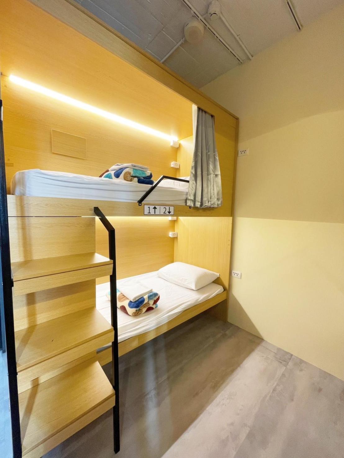 Female Dorm, Female Only