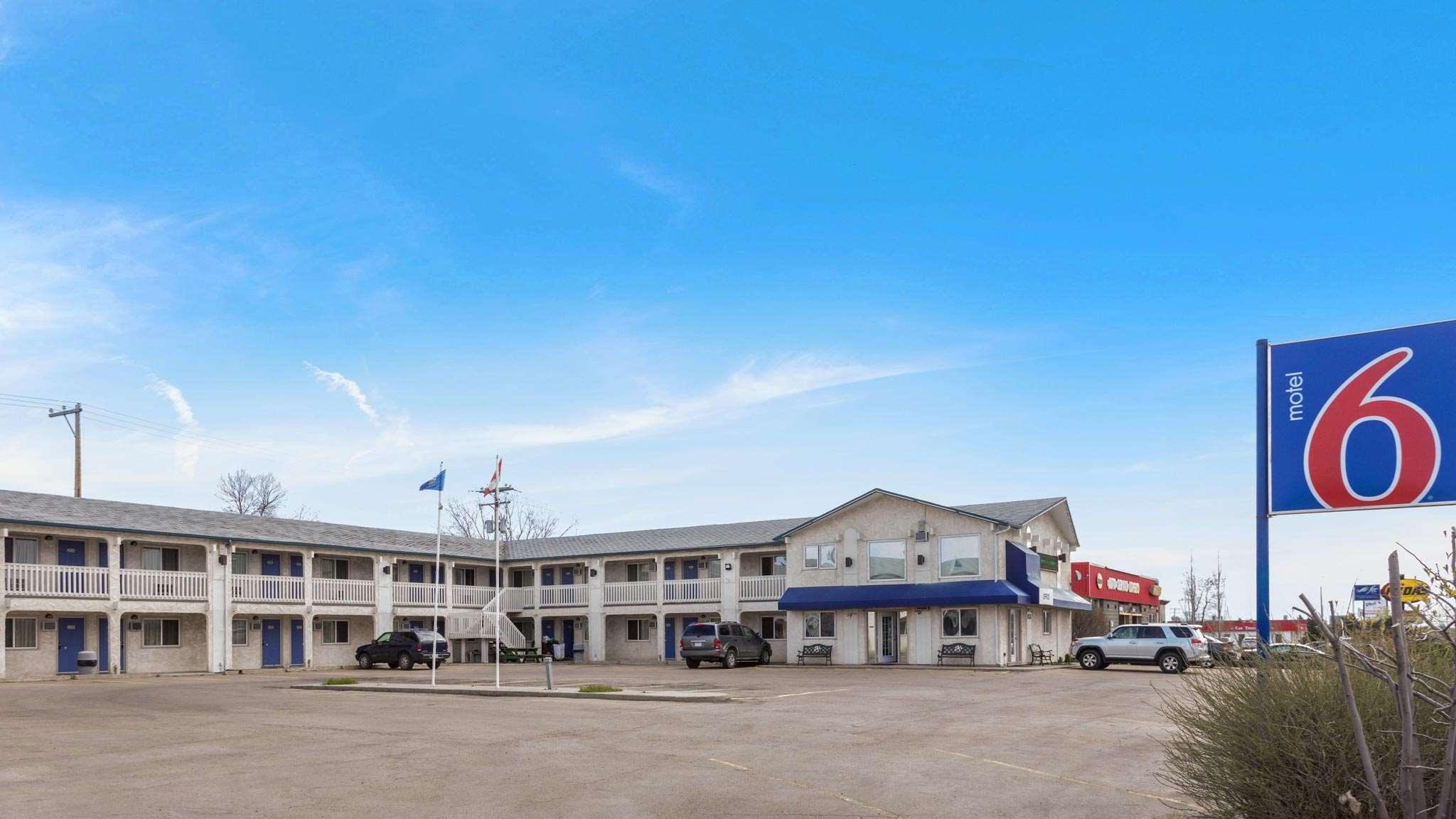 Motel 6 Camrose, AB 1/25