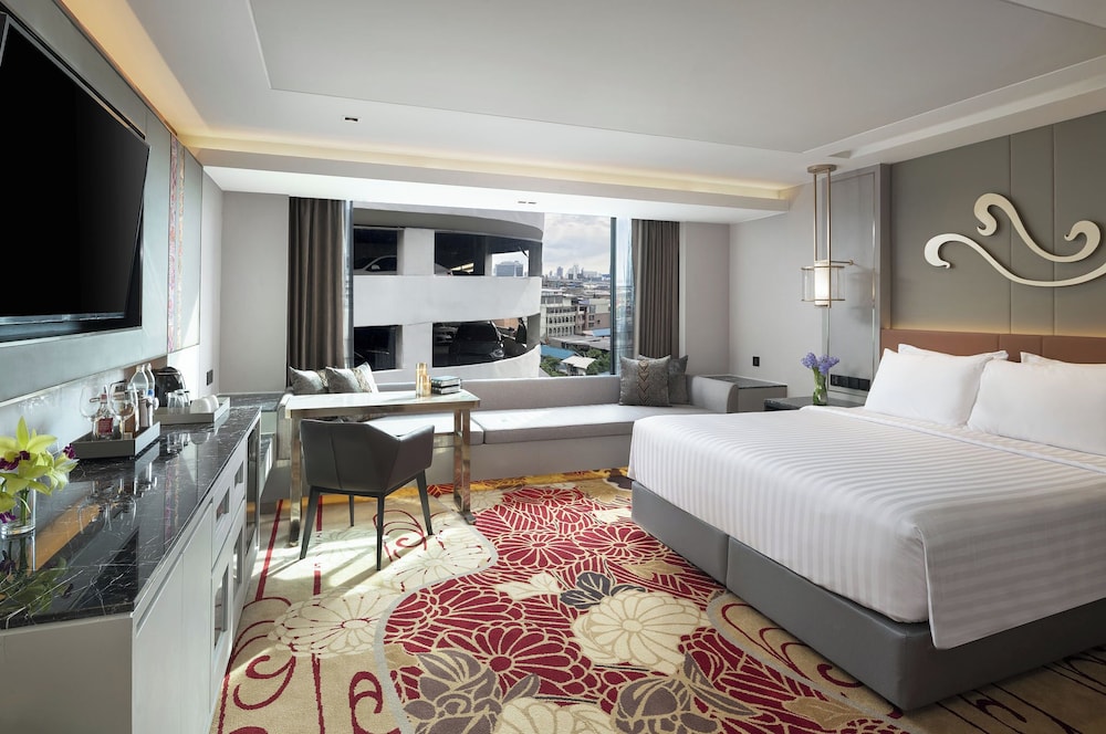 PREMIER PLUS ROOM