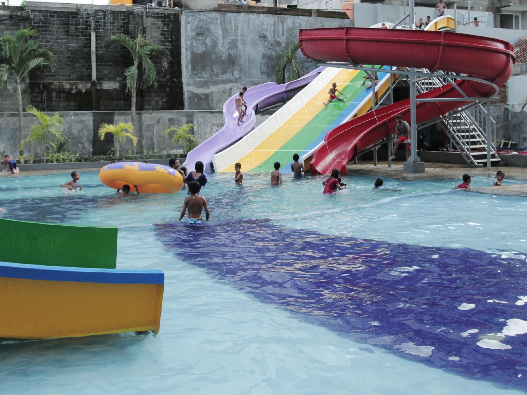 Grand Aquarium Hotel Pangandaran 32/35