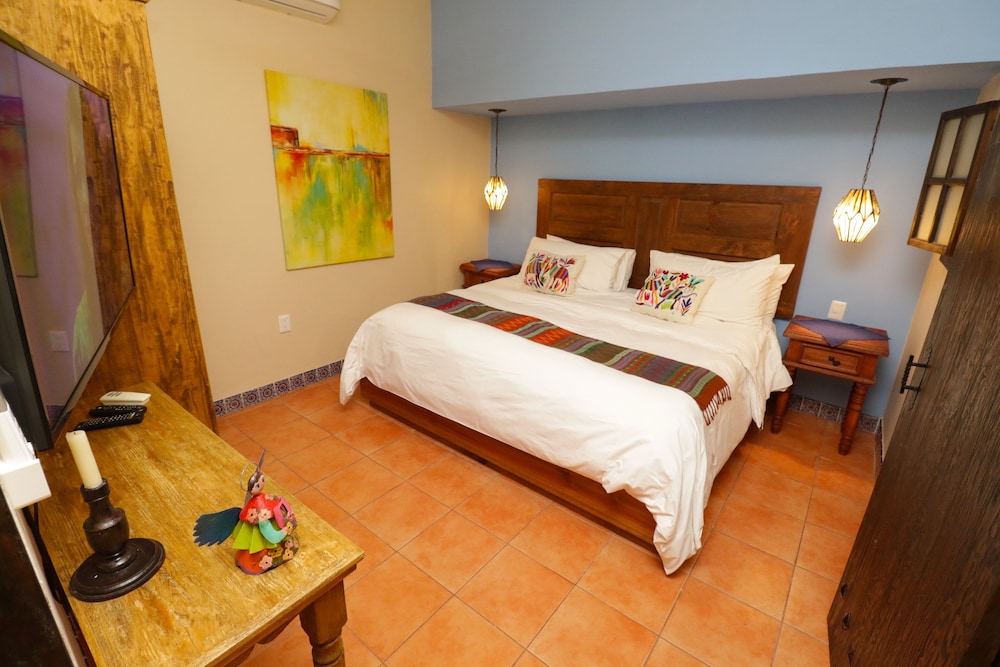 Casa Mia Suites 28/72