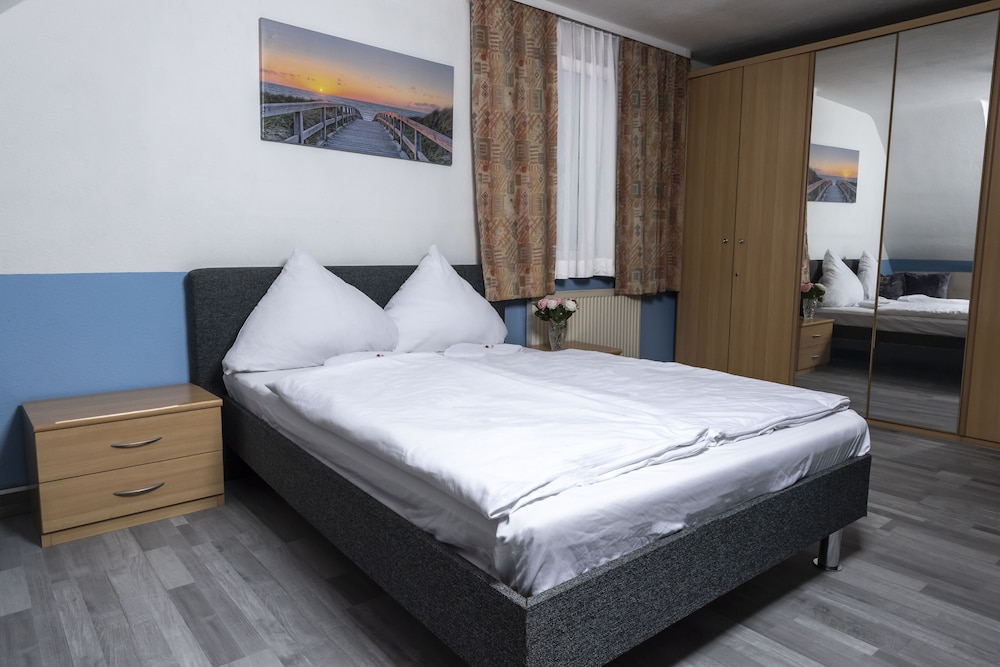 ROOM, TRIPLE