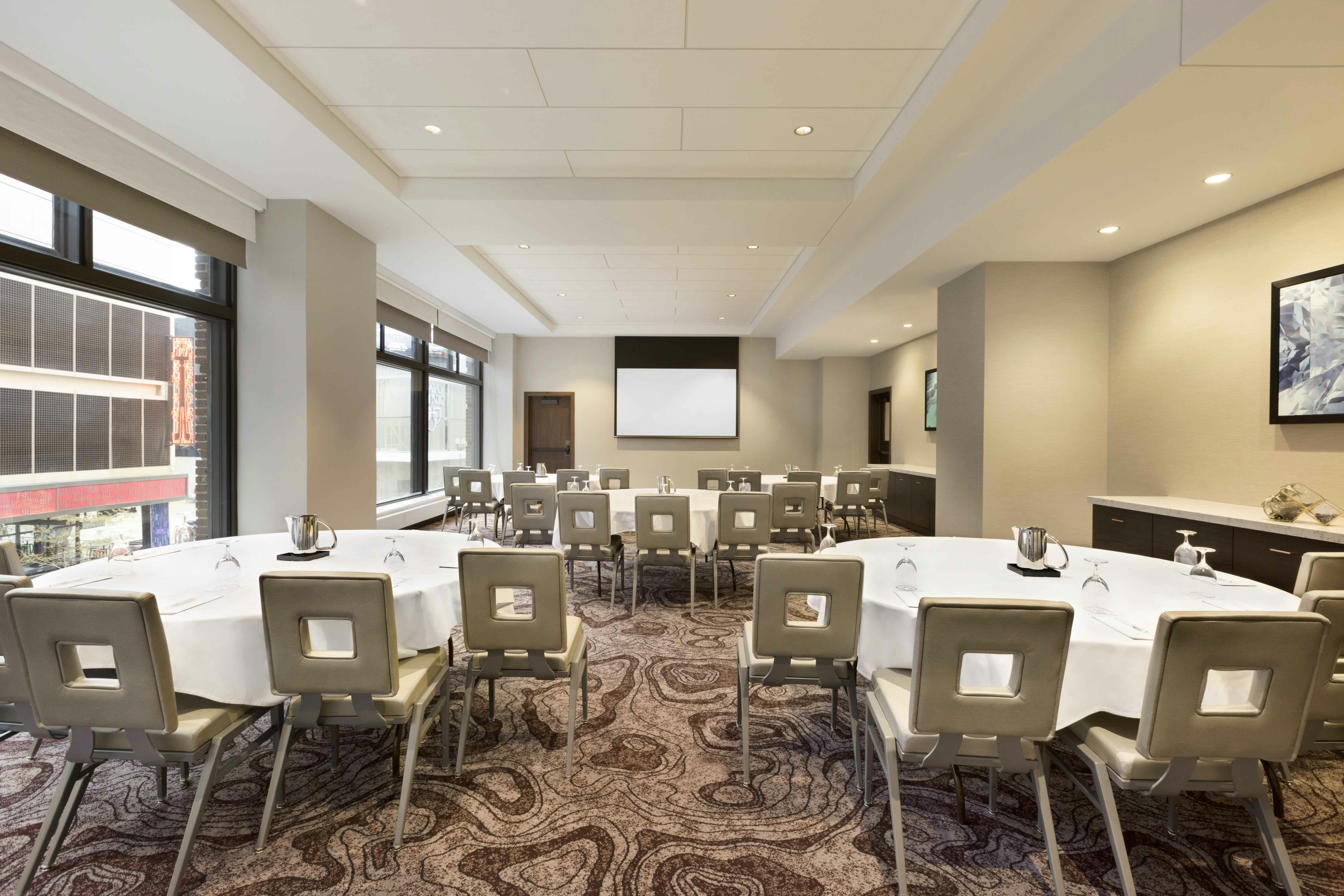 Embassy Suites By Hilton Minneapolis Downtown Hotel 56/62