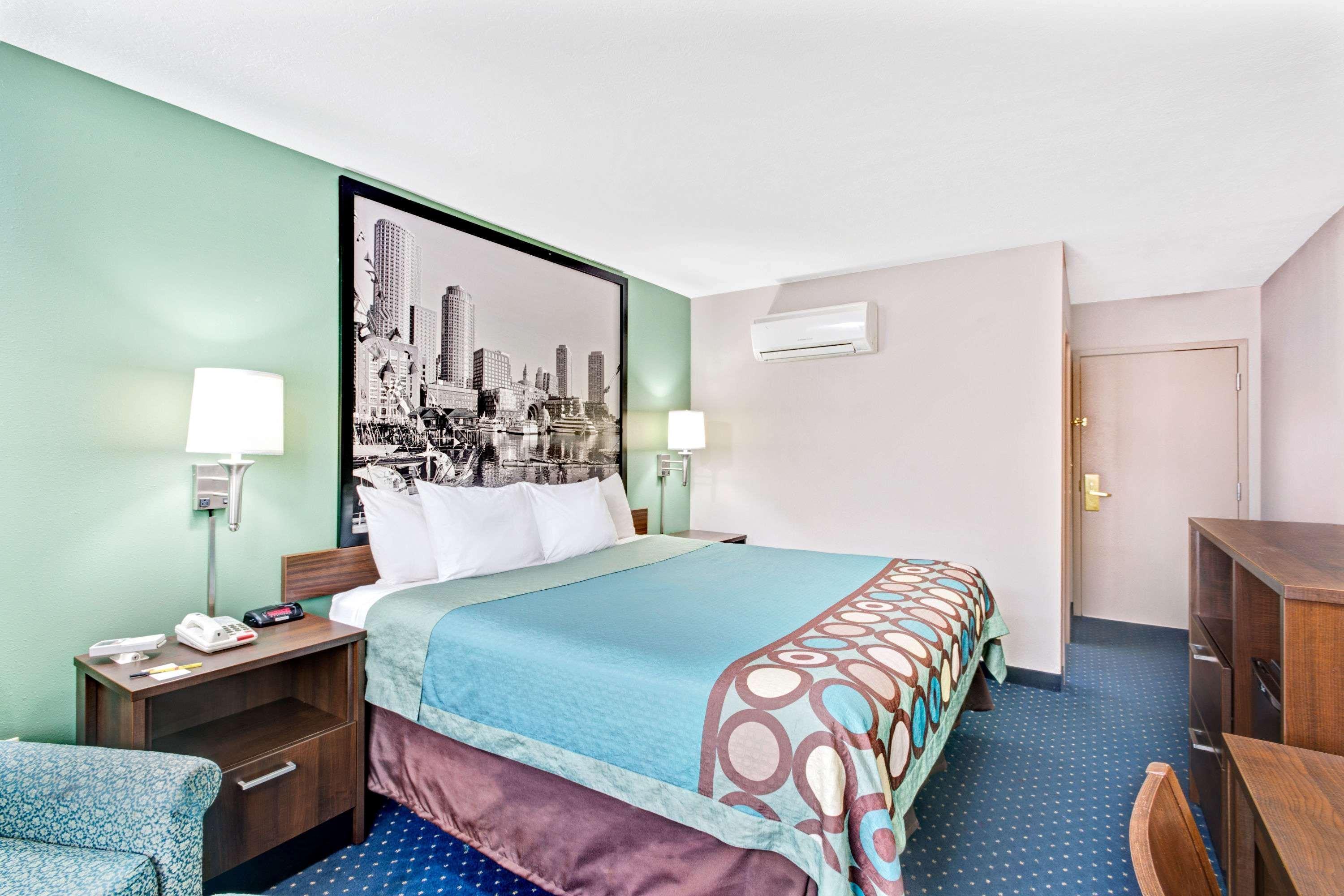 Super 8 By Wyndham Brockton 14/26