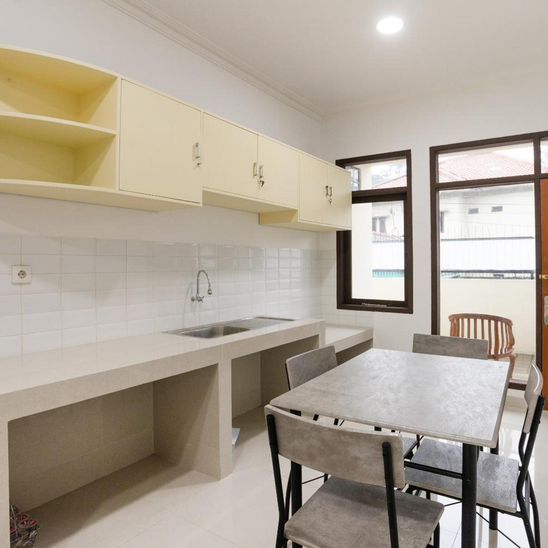 Hotel O Hegarbudhi Residence 32/49