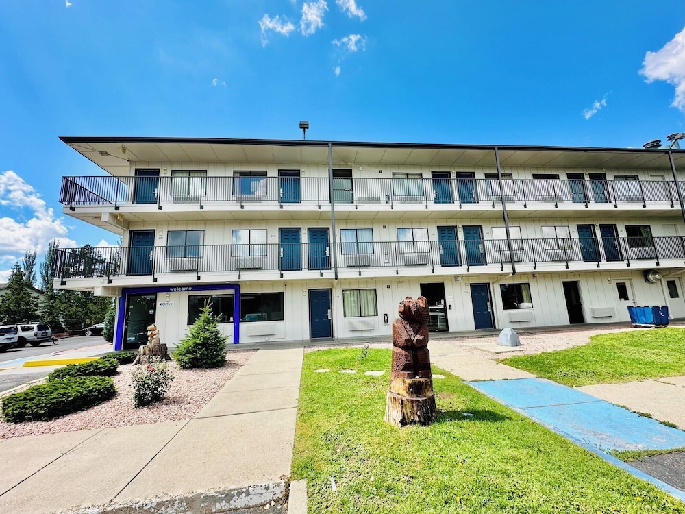 Motel6 Flagstaff, AZ - West - Woodland Village photo2