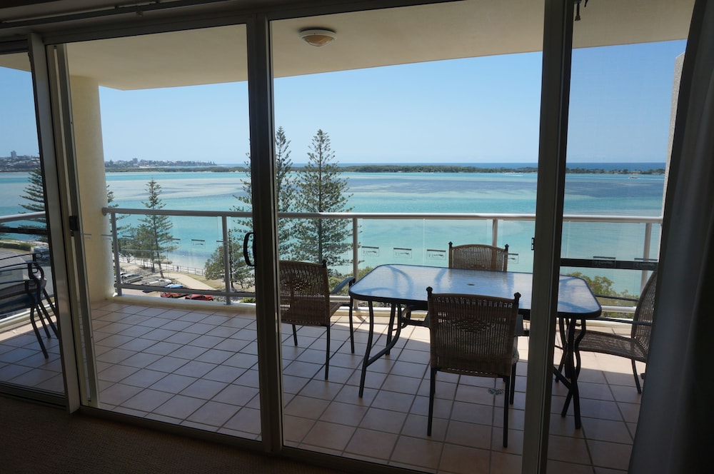 MOORINGS BEACH RESORT 33/77