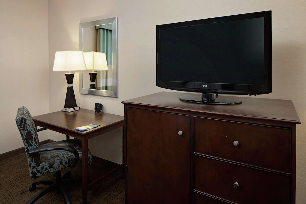 Hampton Inn Suites Exeter 51/52