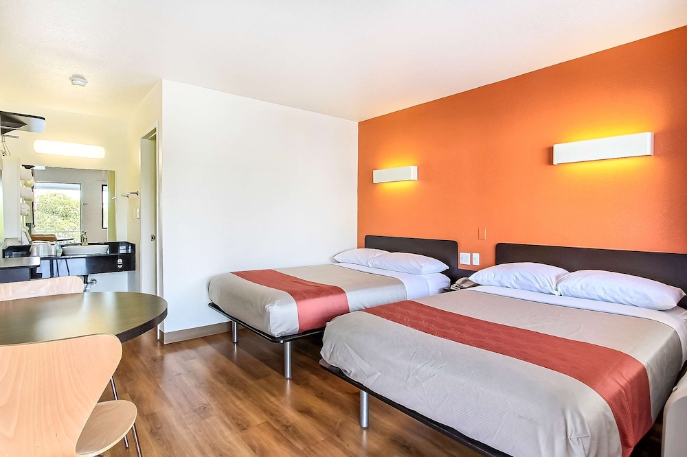 Motel6 Sunnyvale, CA - South 15/38