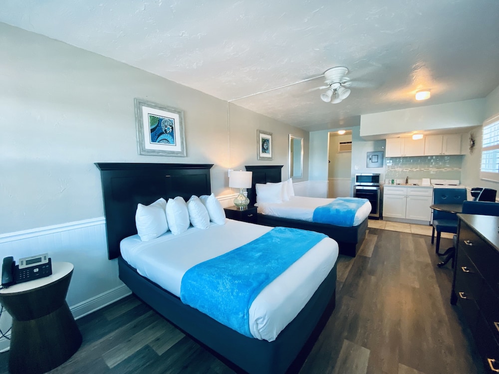 Tahitian Beach Motel 12/67