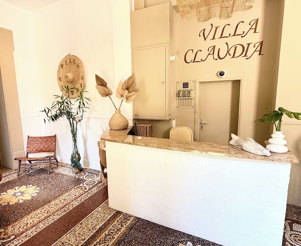 VILLA CLAUDIA(FORMERLY LE VENDOME - VILLA CLAUDIA) 9/77
