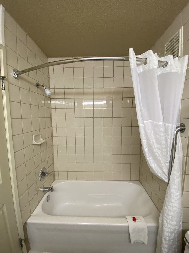 Baymont By Wyndham Casper East 12/39