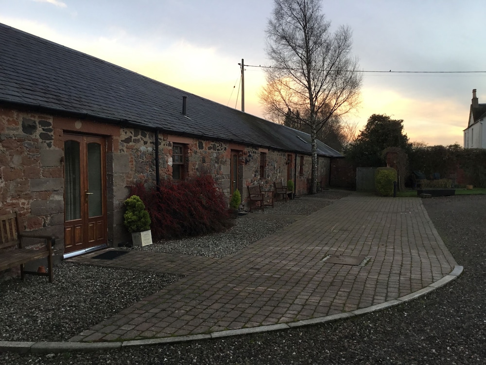 The Courtyard 23/33