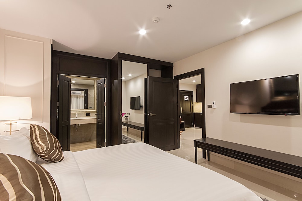 1 BEDROOM, SUITE