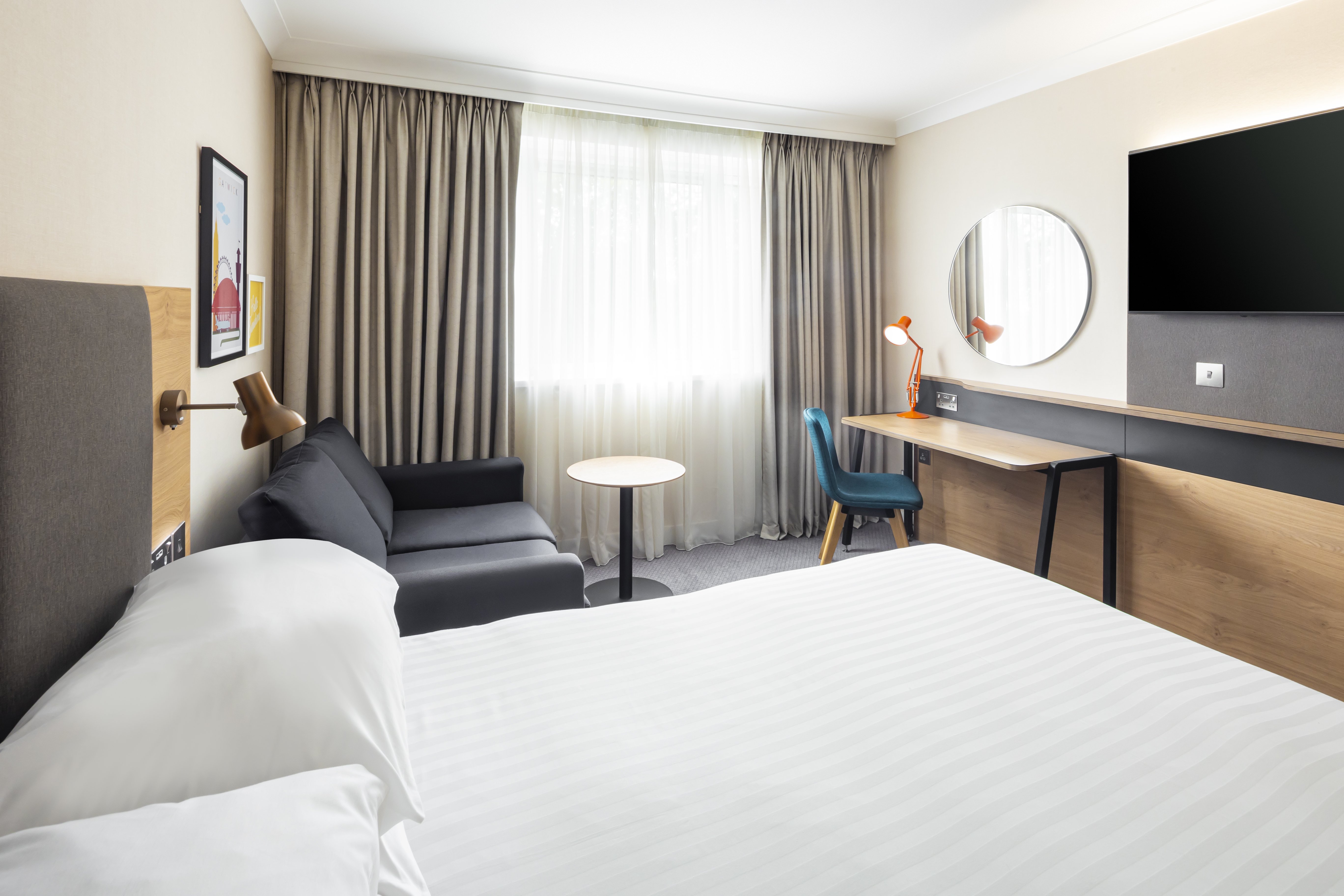 Holiday Inn Gatwick Airport 33/75