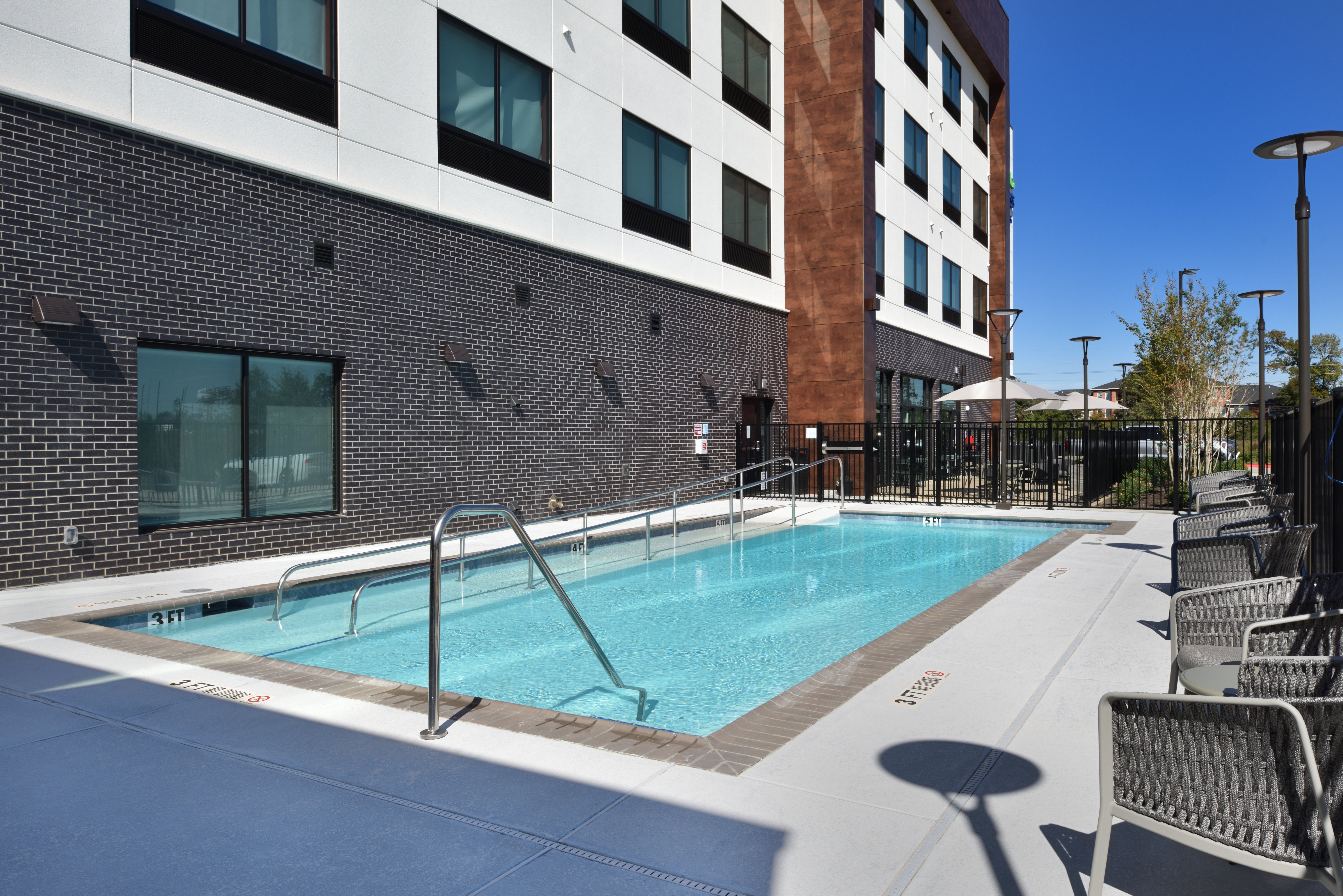Holiday Inn Express and Suites Houston North Woodlands Area 68/70