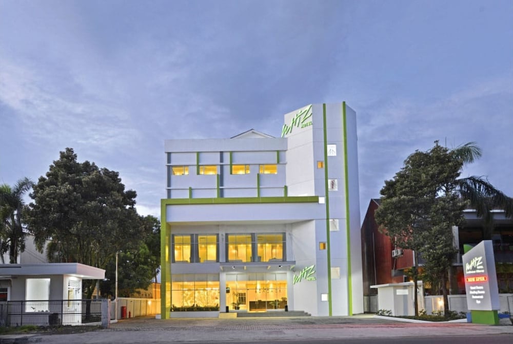 Whiz Hotel Sudirman Cilacap 4/60