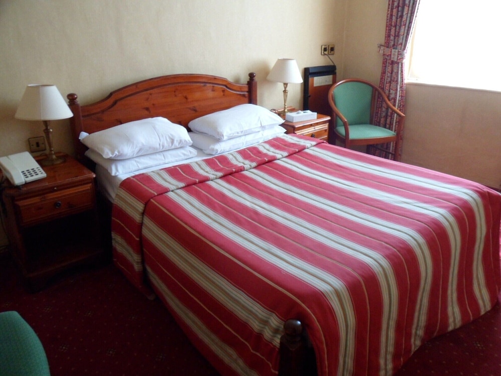 Three Queens Hotel 7/50