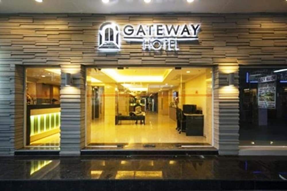 GATEWAY HOTEL 1/15