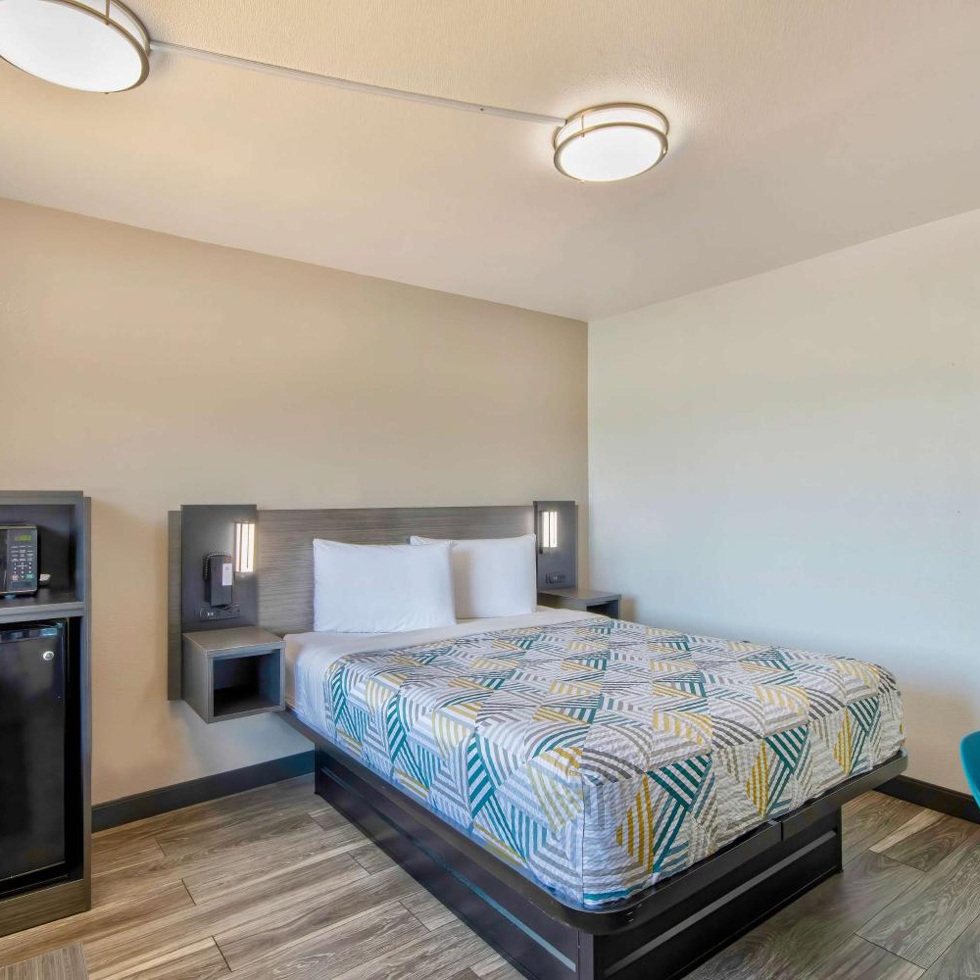 1 Queen Bed - Mobility Accessible Tub Nsmk