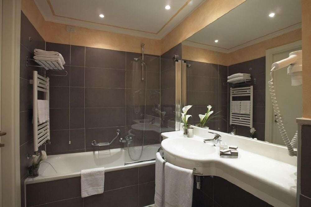 Savoia Hotel Regency 32/36