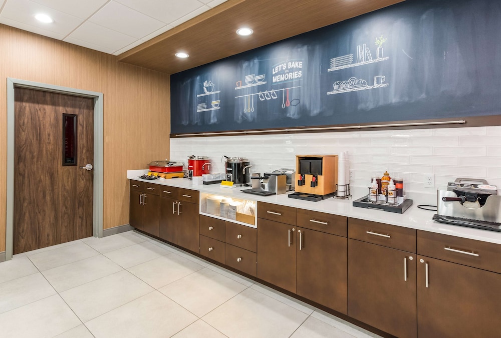 Hampton Inn and Suites Benton Harbor MI 37/47