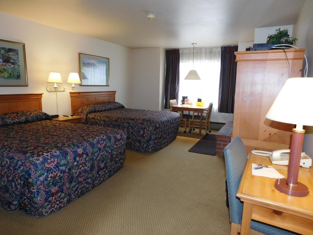 Pacific Gardens Inn 35/64