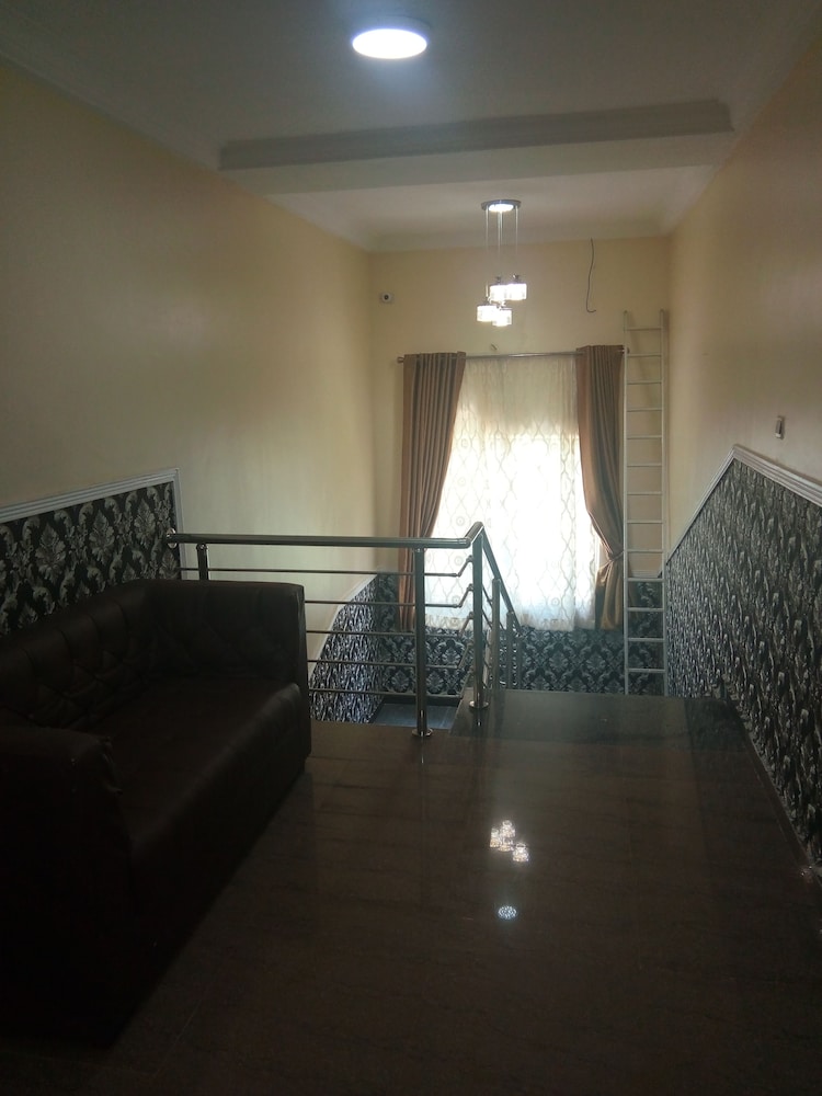 Pameec Luxury Suites 7/13