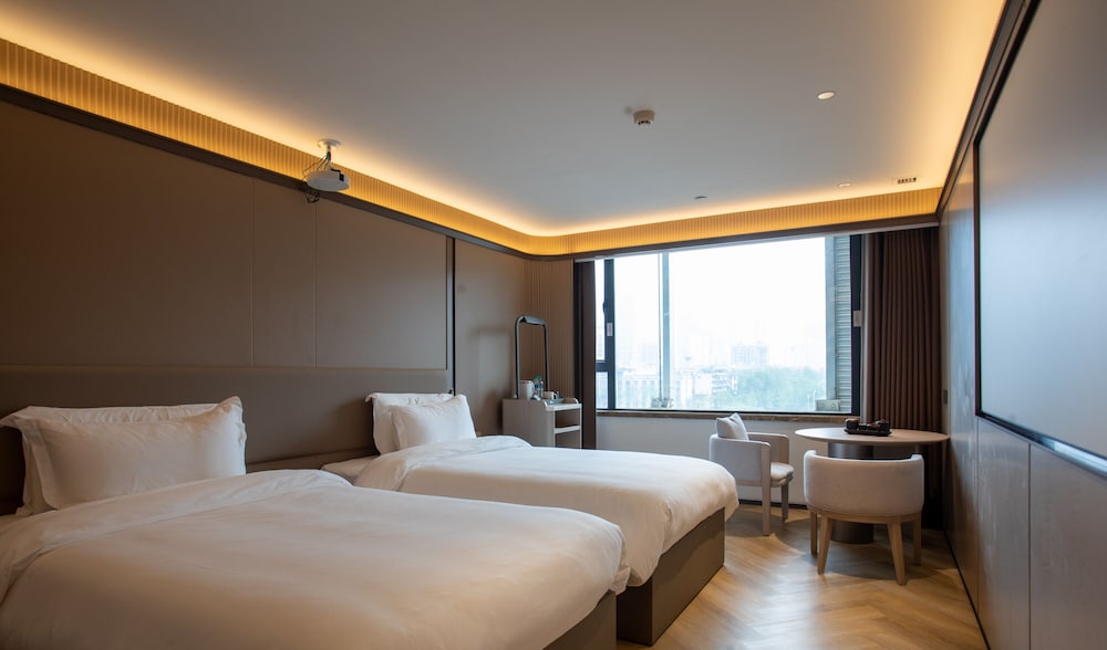 DELUXE, TWIN BEDS