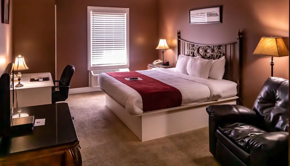 Depot Inn & Suites 8/50