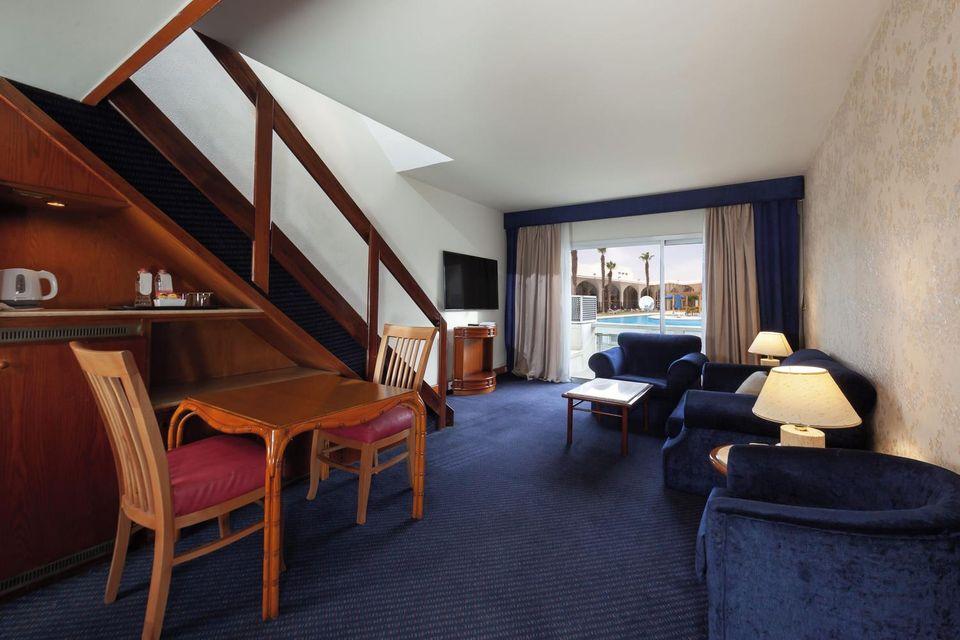 DUPLEX, SUITE, TWIN BEDS
