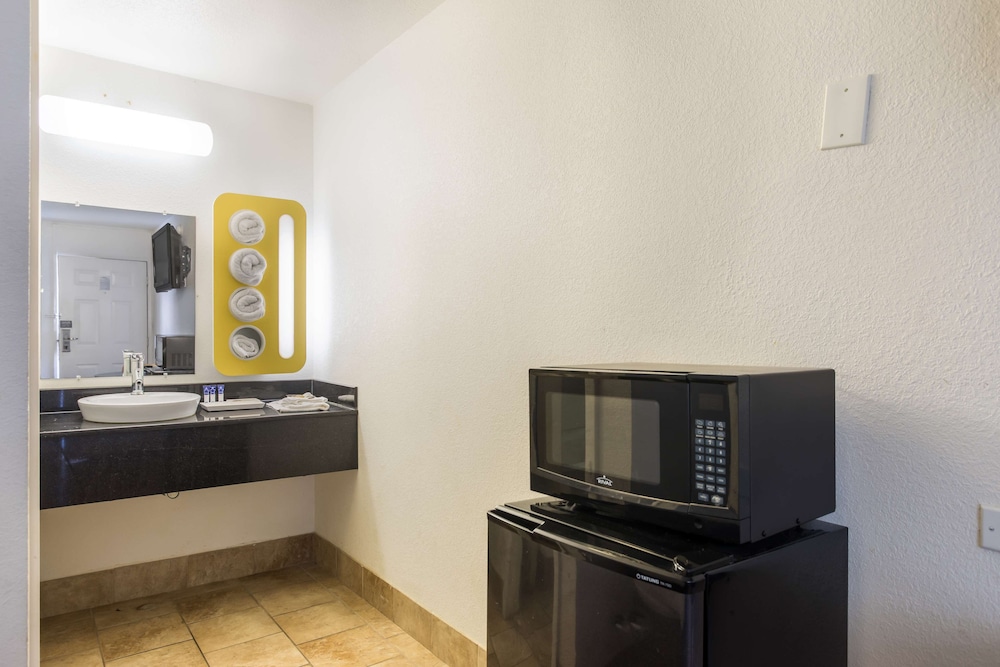 Americas Best Value Inn Bowling Green 7/28