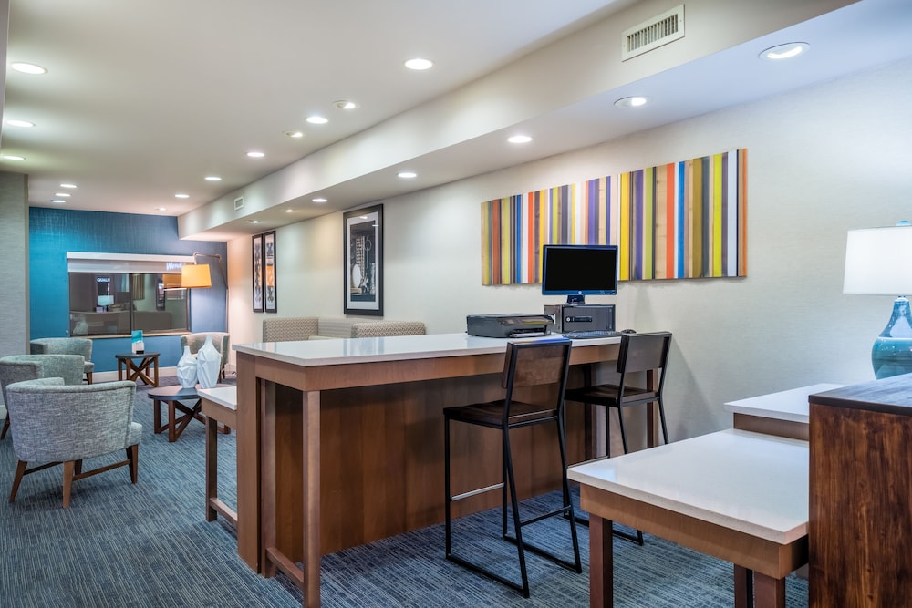 Holiday Inn Express & Suites Rocky Mount/Smith Mtn Lake 59/75